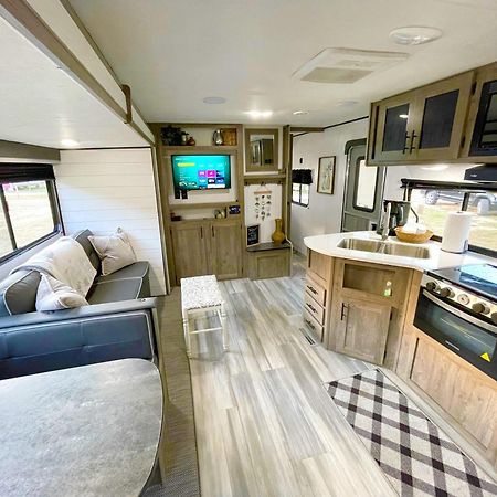 Rv Located On Private Property, Providing Access To The Guadalupe River, Accommodates Up To 5 Guests Нью Браунфелс Экстерьер фото