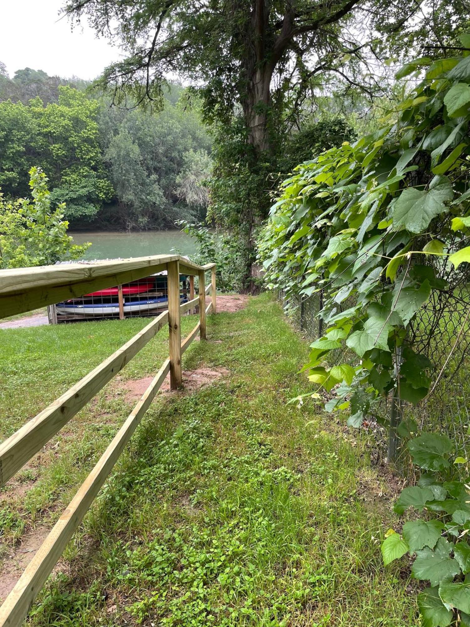 Rv Located On Private Property, Providing Access To The Guadalupe River, Accommodates Up To 5 Guests Нью Браунфелс Экстерьер фото