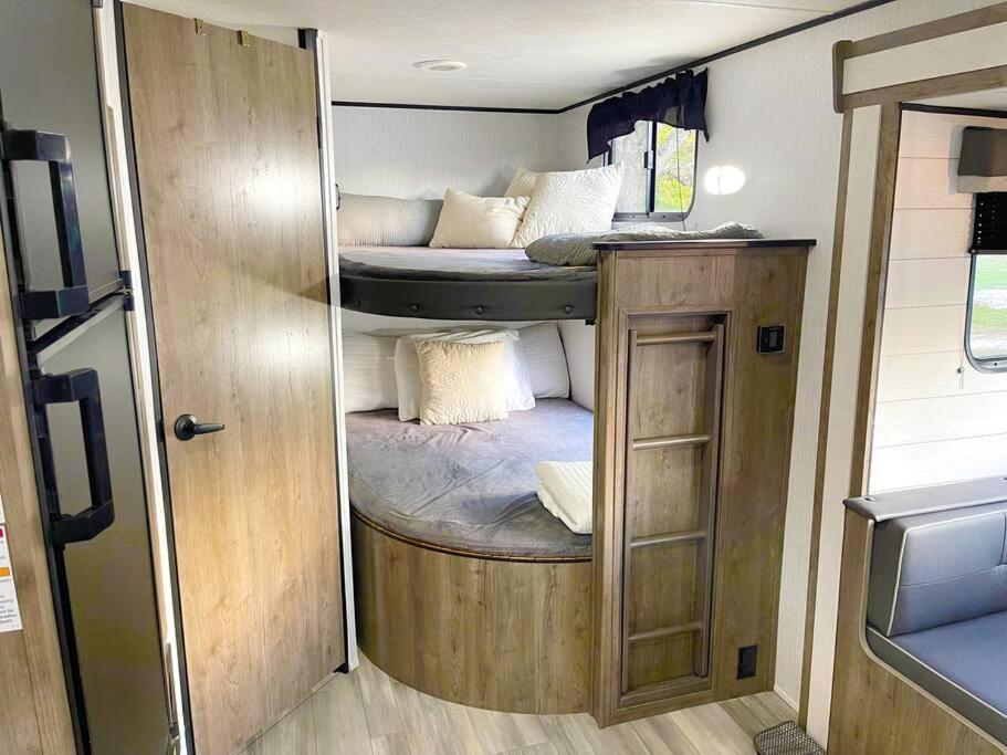 Rv Located On Private Property, Providing Access To The Guadalupe River, Accommodates Up To 5 Guests Нью Браунфелс Экстерьер фото