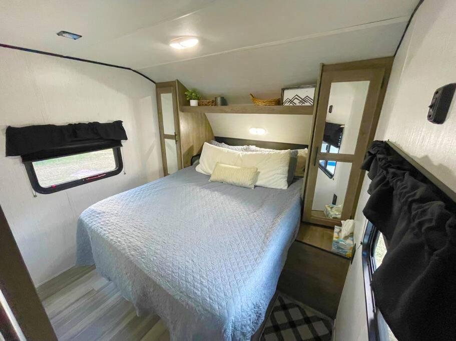 Rv Located On Private Property, Providing Access To The Guadalupe River, Accommodates Up To 5 Guests Нью Браунфелс Экстерьер фото