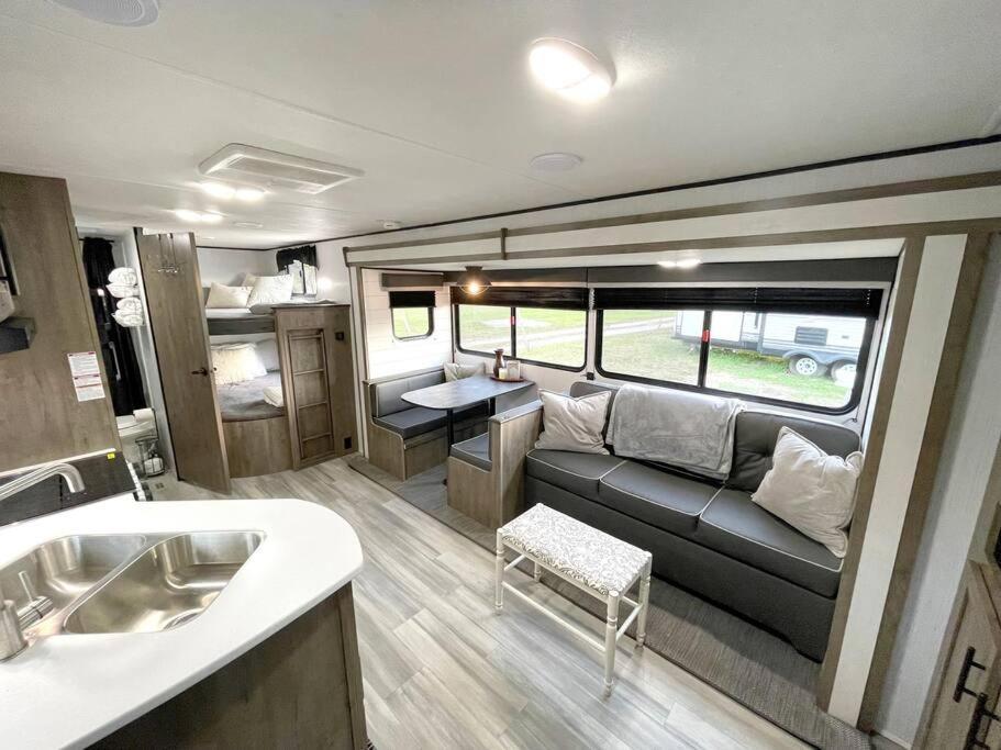 Rv Located On Private Property, Providing Access To The Guadalupe River, Accommodates Up To 5 Guests Нью Браунфелс Экстерьер фото