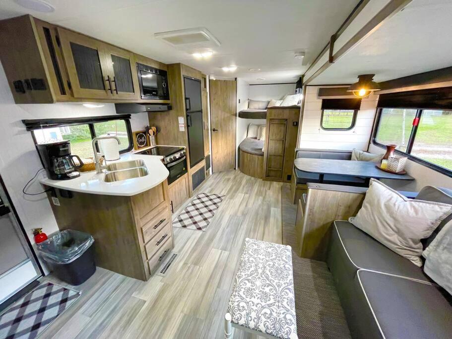 Rv Located On Private Property, Providing Access To The Guadalupe River, Accommodates Up To 5 Guests Нью Браунфелс Экстерьер фото
