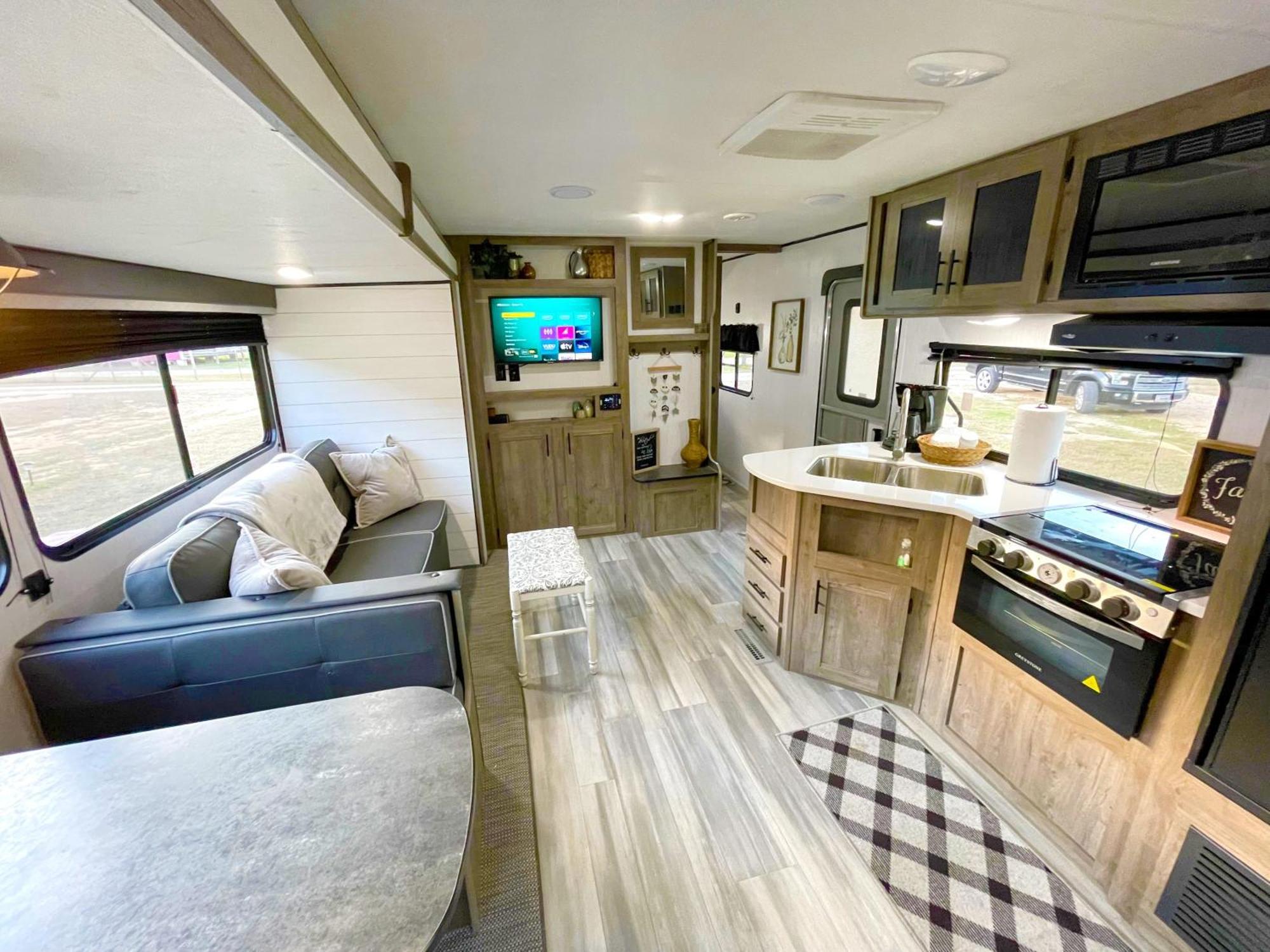 Rv Located On Private Property, Providing Access To The Guadalupe River, Accommodates Up To 5 Guests Нью Браунфелс Экстерьер фото